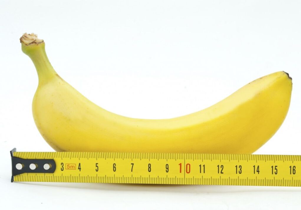 la misurazione della banana simboleggia la misurazione del pene dopo un intervento chirurgico di ingrandimento
