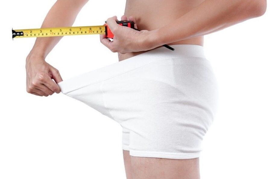 misurazione del pene prima degli esercizi di ingrandimento