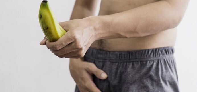 dimensione del pene maschile usando una banana come esempio